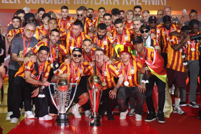 Galatasaray 24'üncü şampiyorluğu kutladı