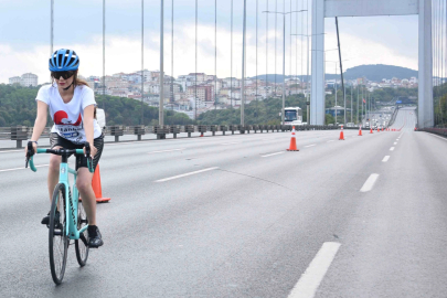 Ünlü oyuncu Avrupa'dan Asya'ya pedal çevirerek geçti