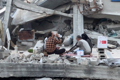 Gazze'de yıkıntılar arasında iftar!